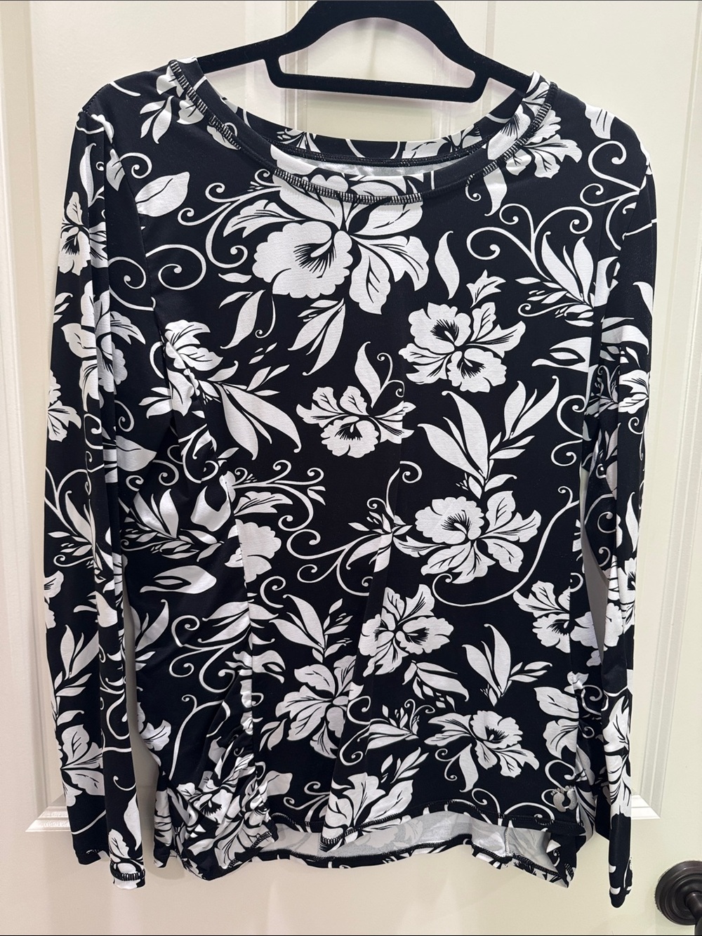 Hang Ten Black and White Floral Crew Neck Top